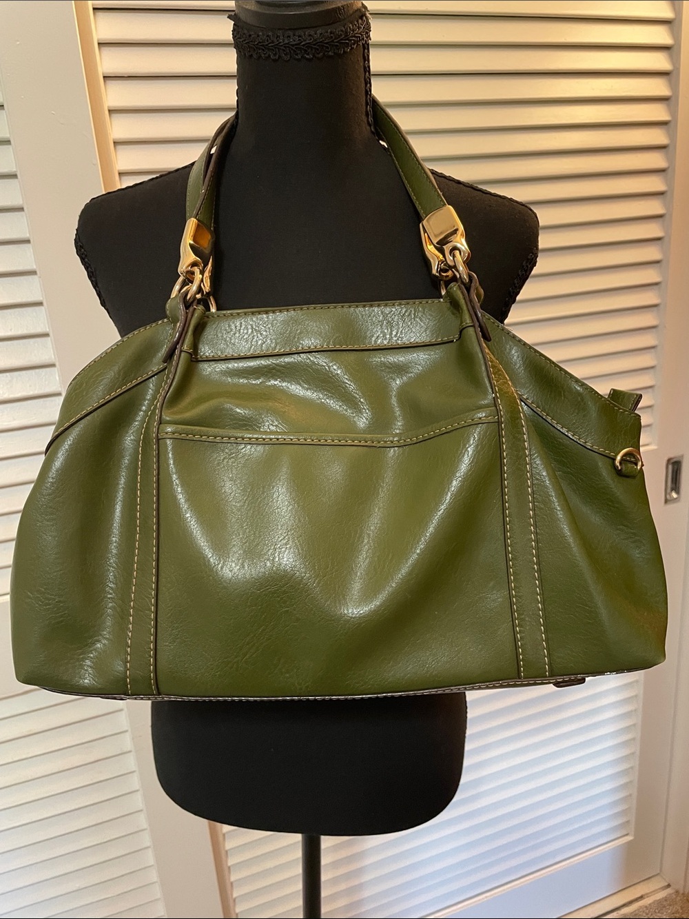 Liz Claiborne Olive Green Leather Shoulder Bag with Gold Hardware